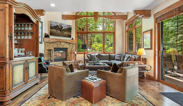 Arrowhead F1 - Walk to Slopes & Dining - Pool/Hot Tub, Private Deck w/Firepit
