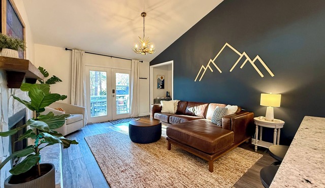 ARROWHEAD HIDEAWAY: Mountain Home - Hike, Golf, Kayak, & Near Baseball