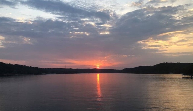 Arrowhead Hideaway, waterfront house with a View.