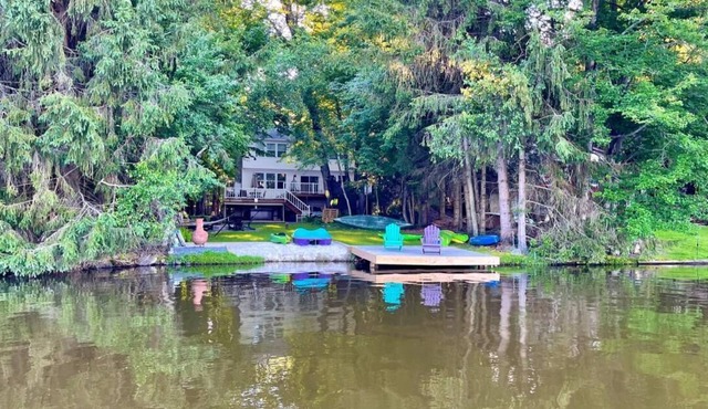 Arrowhead - Lakefront, Hot Tub, firepit, Beach and AC