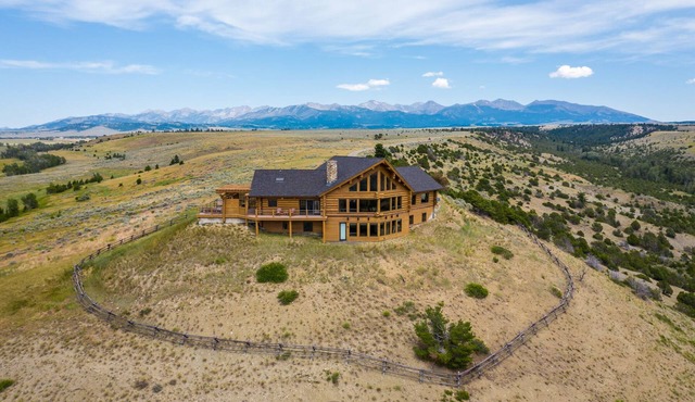 Arrowhead Lodge -Secluded home with incredible views and now Air Conditioning