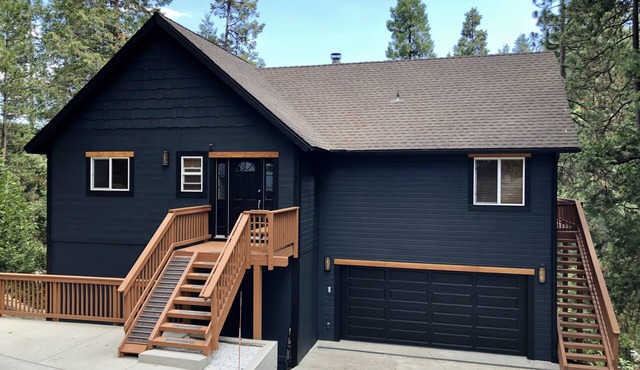 Arrowhead Lodge - 5 min walk to lake, jacuzzi tubs and AC!