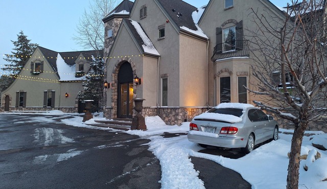 Arrowhead Manor B&B close to Red Rocks Amphitheater