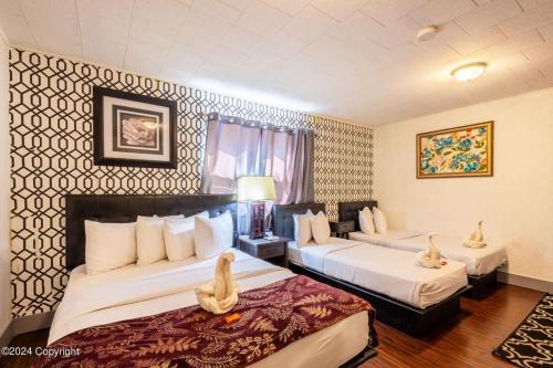 Arrowhead Motel Family Room at Sundance