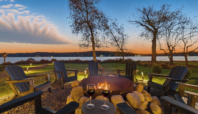 Arrowhead Premier Lakefront w/Sauna, Hot Tub, Firepit, Game Room, Amenities,
