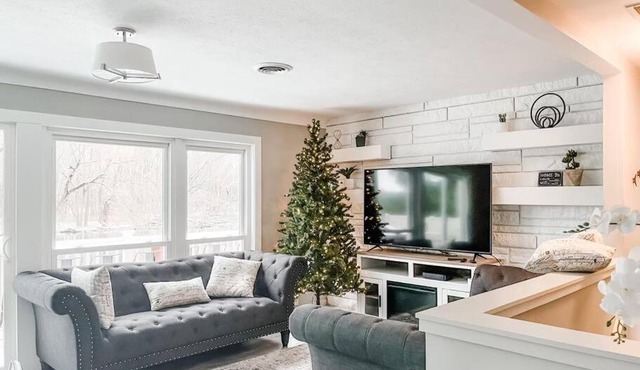 Arrowhead Riverfront Kayaks/Patio 30 Min to ND!