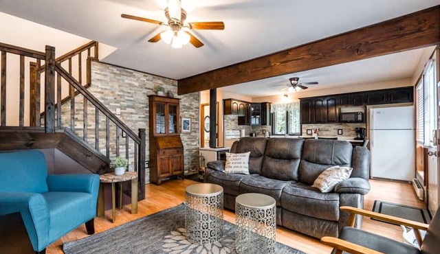 Arrowhead * Sauna * BBQ * Fire Pit * Hot Tub
