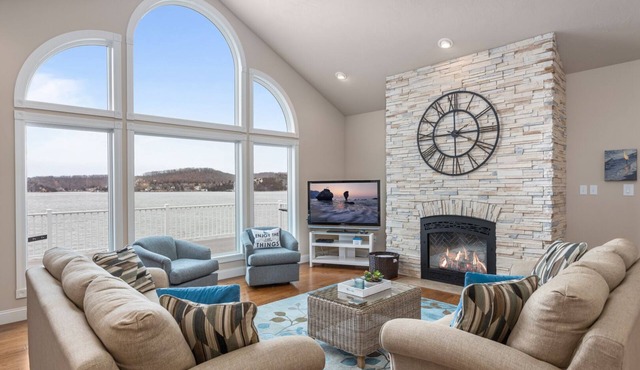 Arrowridge - A Beautiful Waterfront Home for the Whole Family!