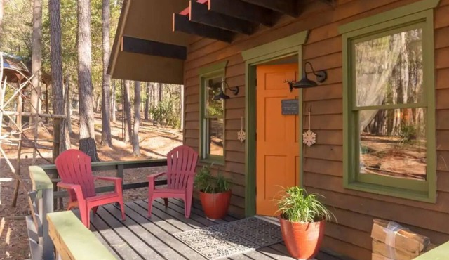 Art and music inspired cabin near Jordan Lake