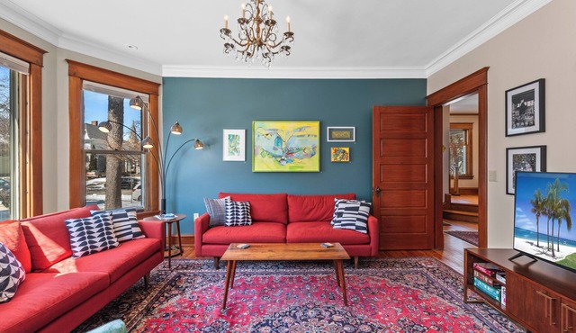 Art Collector's Dream - Remodeled w/Gallery Vibes