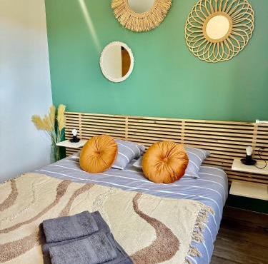 Art de Recevoir - Douce Escapade à Lyon 8 - Appartement Lumineux avec Terrasse & Climatisation