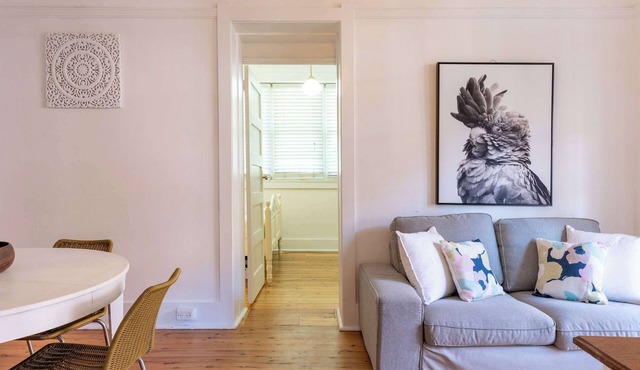 Art Deco 2 Bed Apt close to Beach & CBD