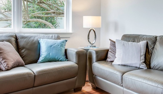 Art Deco 2-Bed Close to City and Harbour