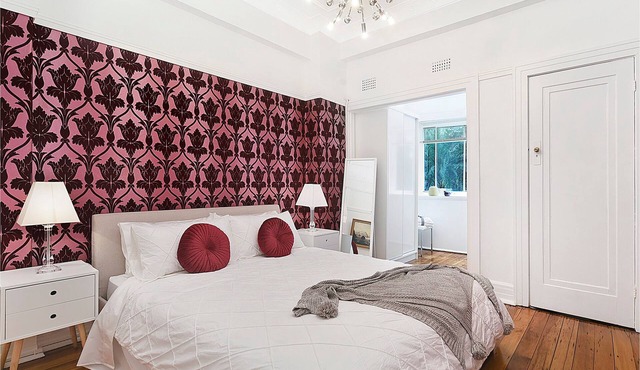 ART DECO BAYSIDE APARTMENT CLOSE TO THE CITY