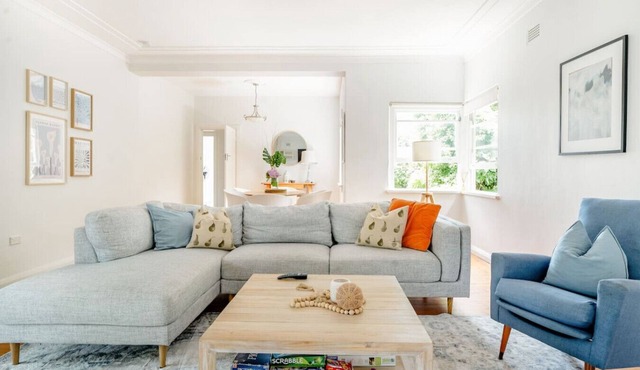 Art Deco Garden apartment house like proportions