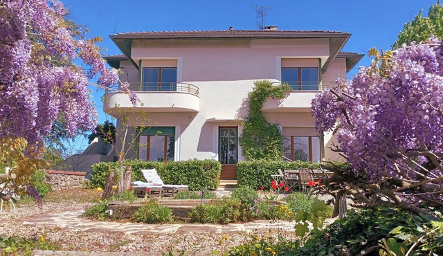 Art Deco house with private park close to centre of Crest and river Drôme