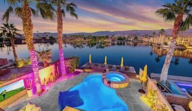 Art Deco lakefront retreat