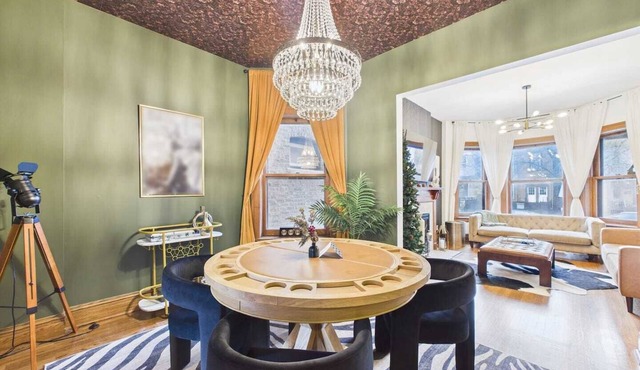 Art Deco Luxe Duplex 5 Doors to Wrigley Garage