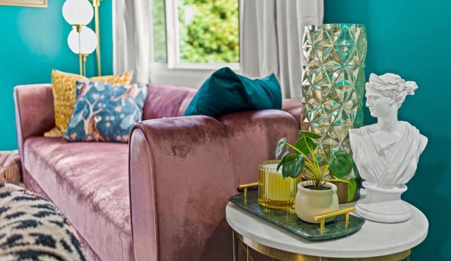 Art Deco Oasis: A Stylish Retreat