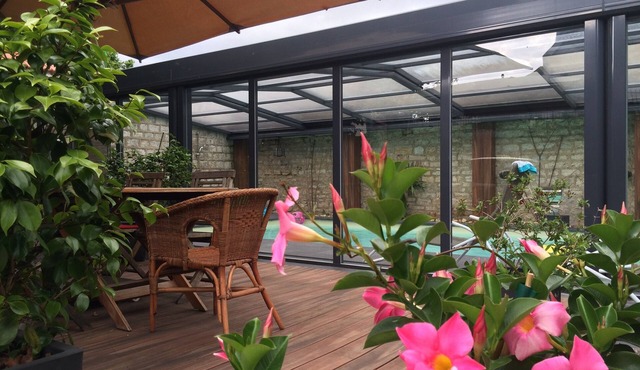 Art Deco town house with swimming pool for up to 8 people