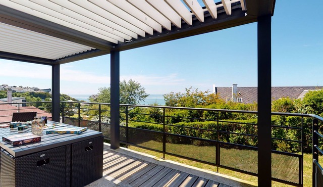 Art Deco villa facing the sea with fireplace, SPA, Billiards and Table football!