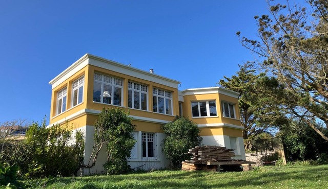 ART DECO VILLA WITH GARDEN, DIRECT ACCESS TO THE BEACH