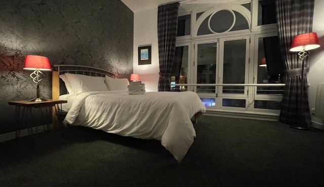 Art-Filled Sanctuary in Glasgow City