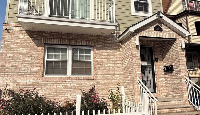 Art Gallery Home with 2-bedroom & dedicated Game-room.