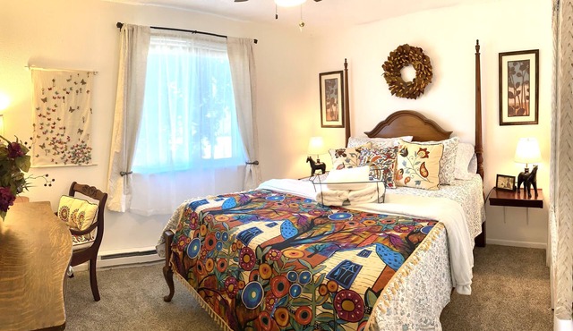 Art House Up—Artsy, Unique, Comfy, Safe, Beautiful