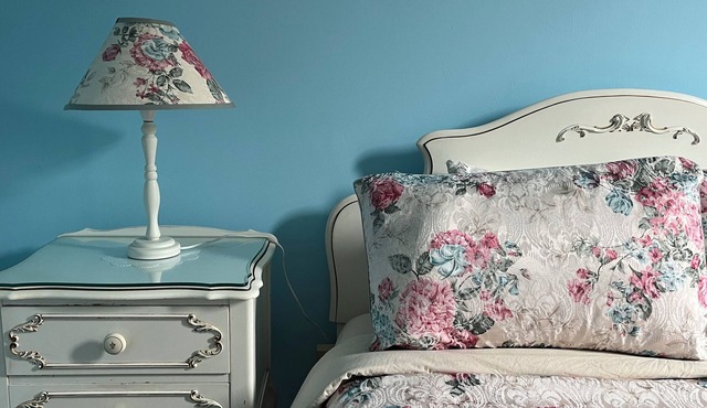 Art house with Victorian style furniture, Altona, close to airport, trainstation