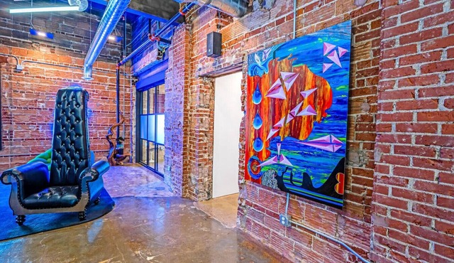 Art Inspired Micro Hotel - Patio | Grill | Pool Table