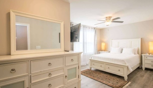 Art-Inspired Retreat | 3BR | Free Tickets