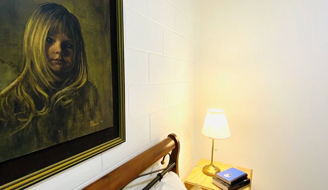 Art & Vintage 2Room Unit in Para Hills, 20 mins to ADL city, beach and Hills.