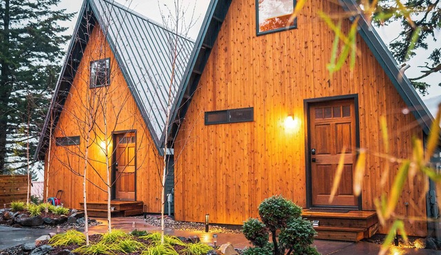 ArtBliss IV: River Views, Firepit & Soaking Tub