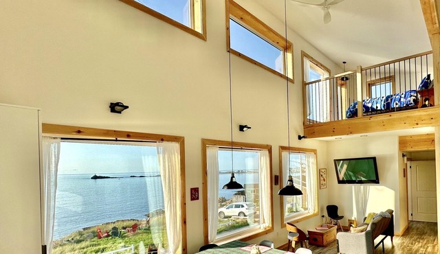 ArtBonavista Oceanfront Retreat.
