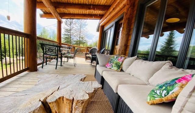 Artemis Log Cabin with Spa & Mountain View