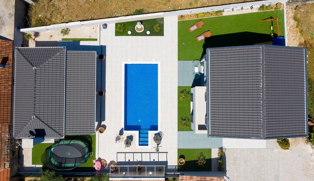 Artemis vacation home with balcony, terrace and garden - Holiday home Artemis