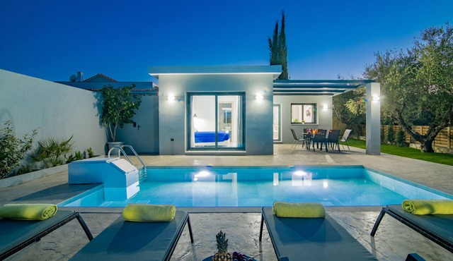 Artemisia -2 Bedroom Villa with Private pool and Garden View