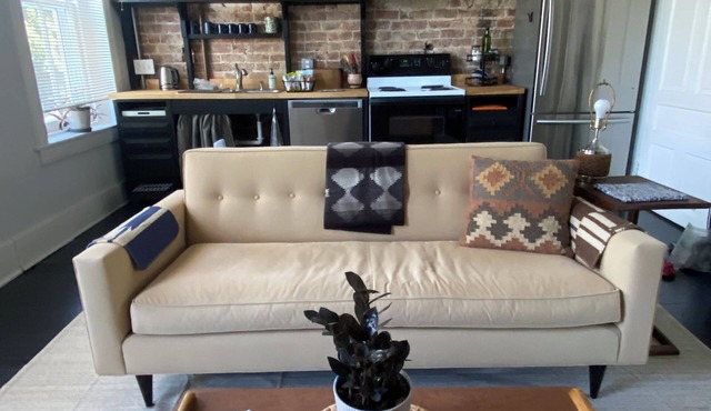 Artful 1-bedroom Apartment in The Fan with Parking