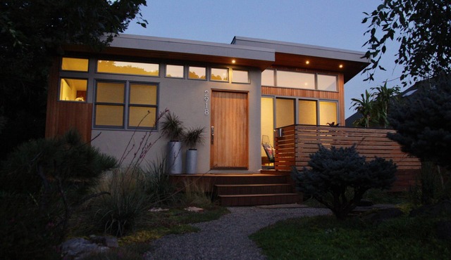 Artful Abode: Breezy In/Out Flow, Views & RoofDeck. Easy Walk to Pearl & Trails