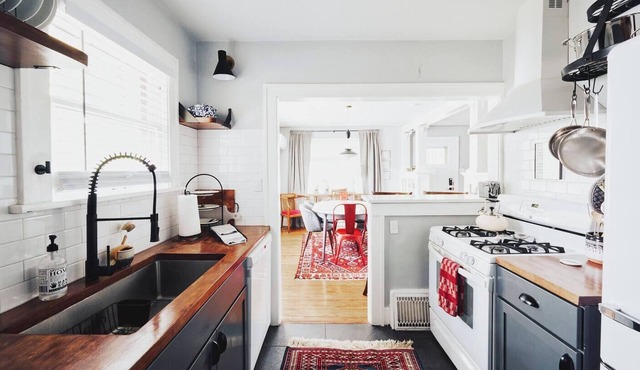 Artful Abode Main Level 1 BDRM Cottage