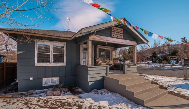 Artful Cake House Retreat | Trails & Park Nearby