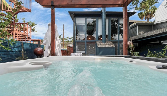 Artful Elegance with Pool & a Private Jacuzzi
