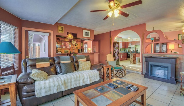 Artfully Decorated Cottonwood Home: Pets Welcome!