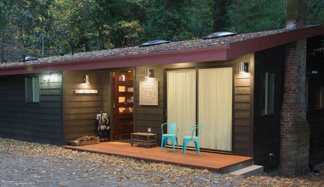 Artfully renovated Historic Sonoma County Cottage in a beautiful Creekside.