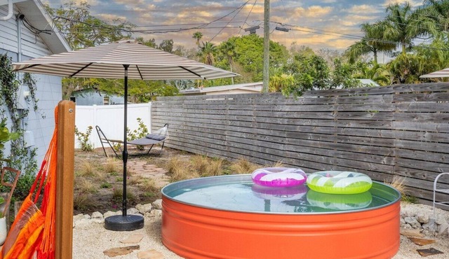 ArtHouse · Art Inspired Dream Home + Pool + Beaches + SRQ