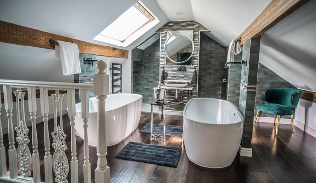 Arthur's Bar & Accommodation