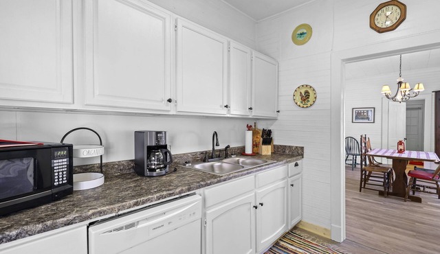 Arthur's Creekside, Cozy 2 Bed, 1 Ba, 8 min to West Jefferson