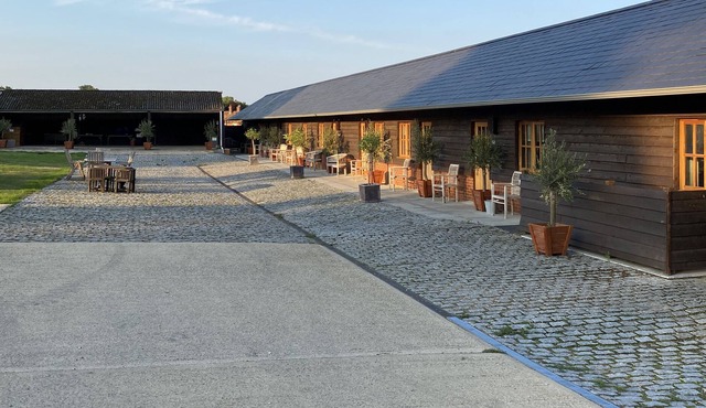 ARTHUR TURNER, THE APPLE ROOMS, pet friendly in Stockbridge