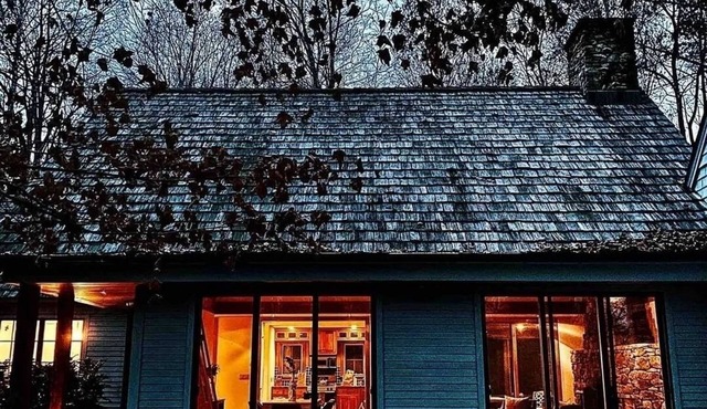 Artisan's Lodge: Romantic, Private, Central to 151